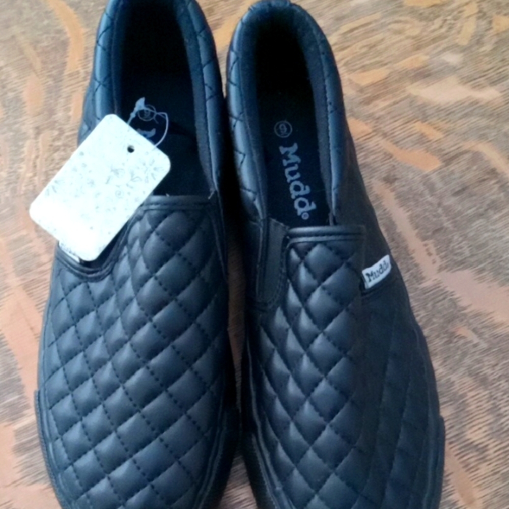 WomenQuilted Black Shoes